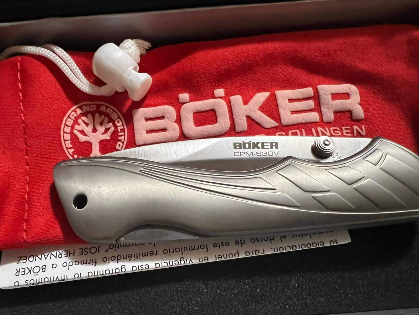 Navaja Böker, Acero CPM-S30V, Cachas de Titanio