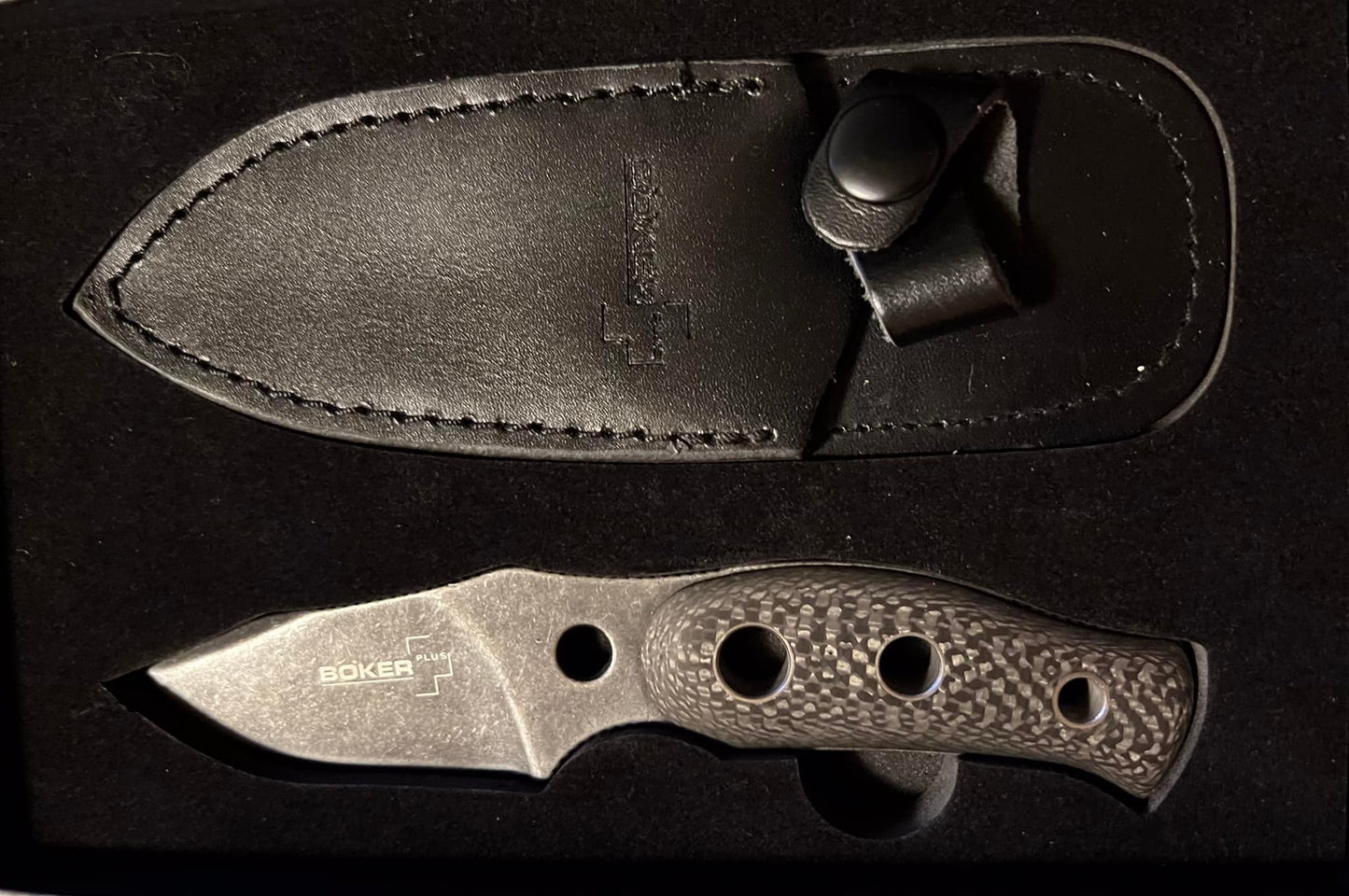 Cuchillo Boker Plus, Cachas de Fibra de Carbono